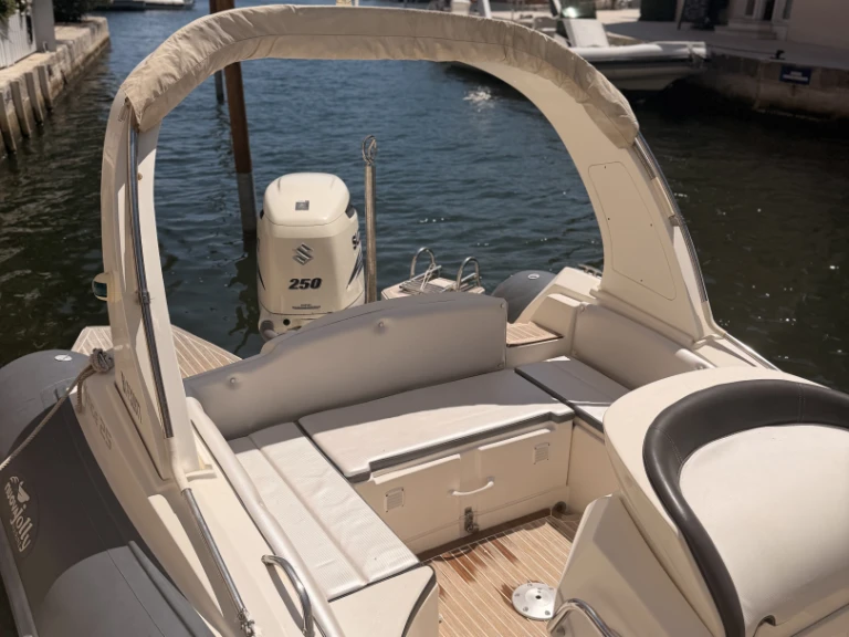 Bateau à moteur à louer à France au meilleur prix