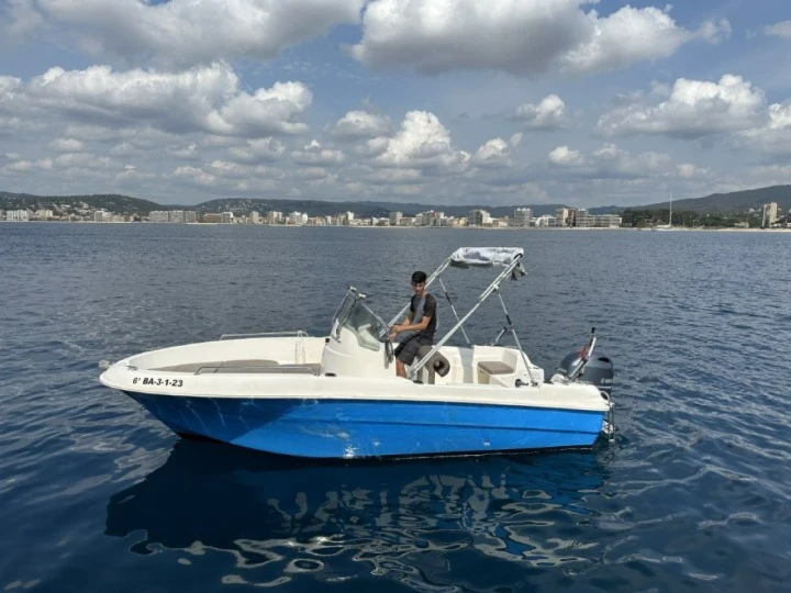 Louer Bateau à moteur avec ou sans skipper Jeanneau à Palamós