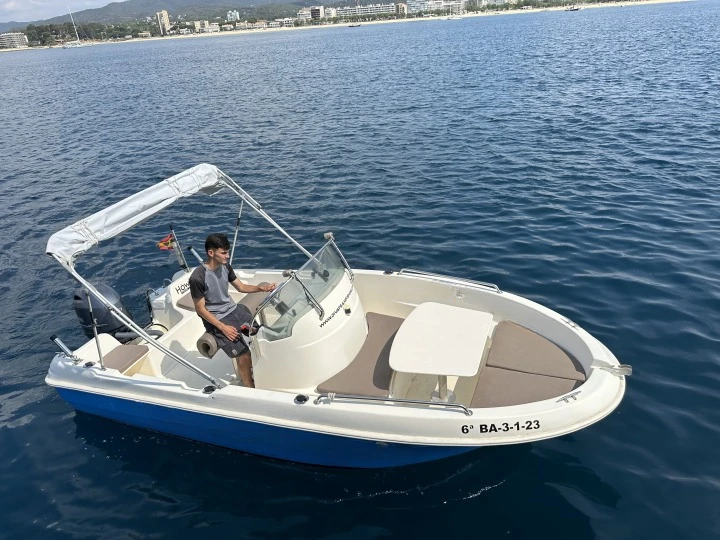Bateau à moteur à louer à Palamós au meilleur prix