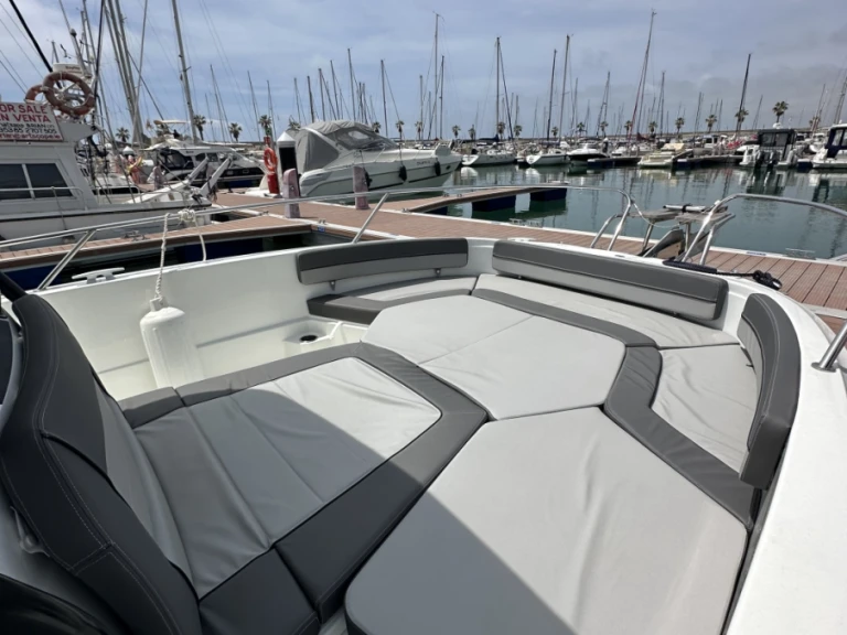 Jeanneau Cap Camarat 9.0 CC a louer à Sitges
