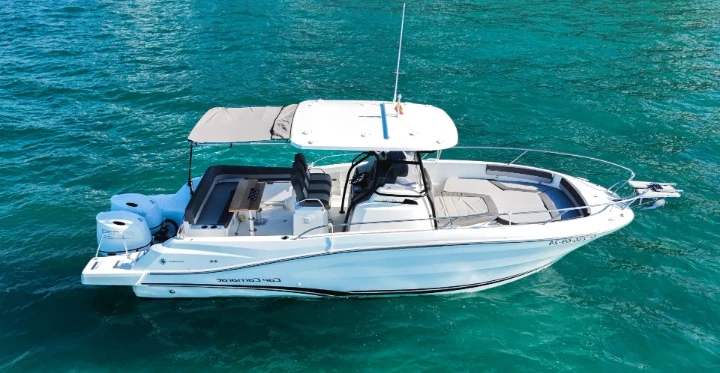 Location bateau Jeanneau Cap Camarat 9.0 CC à Sitges sur Samboat