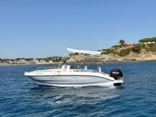 Location Bateau à moteur Marine avec permis