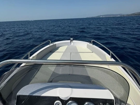 Bateau à moteur à louer à Port de Palamós au meilleur prix