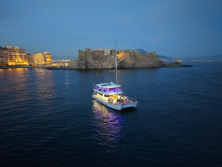 Location Catamaran à Naples - Ozgur ozdemir one off