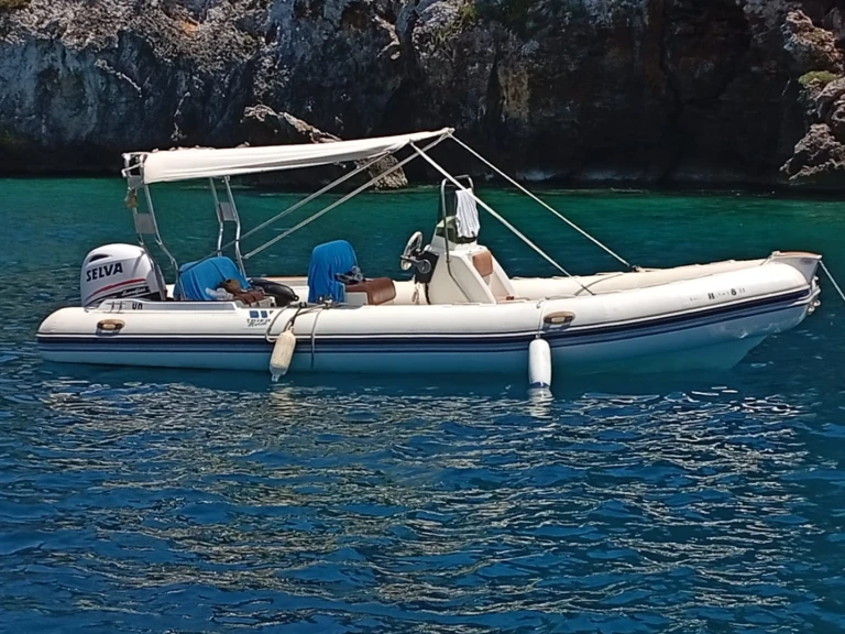 Louez un Tiger Marine Open à Port de Port Mahon