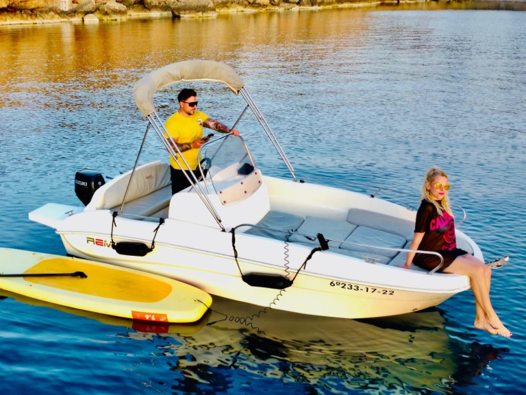 Location Bateau à moteur Remus avec permis