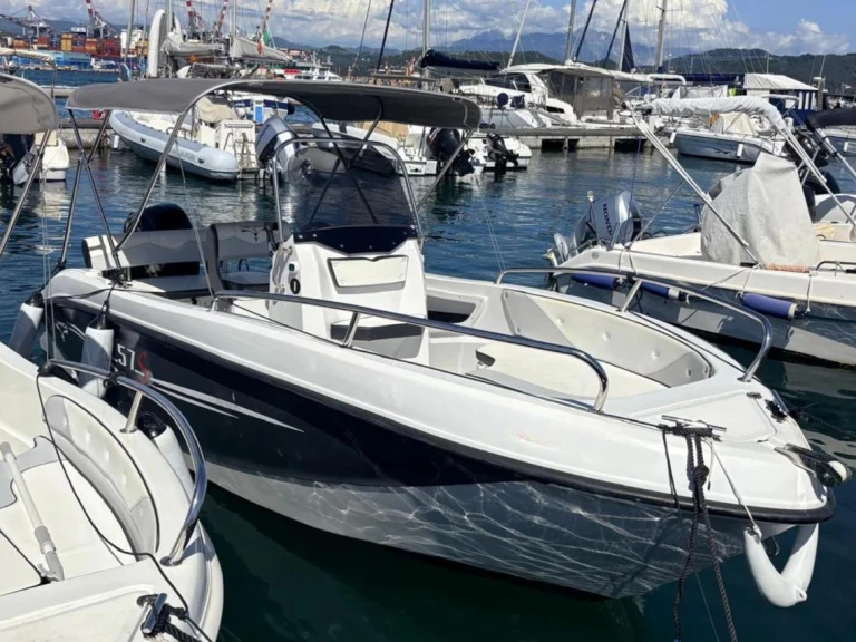 Louer Bateau à moteur avec ou sans skipper Trimarchi à La Spezia