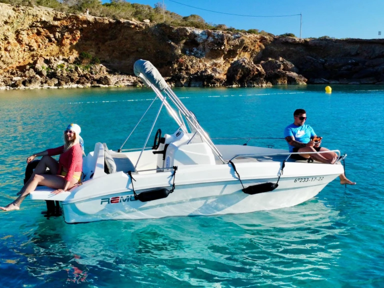 Location bateau Sant Antoni de Portmany pas cher Remus 450 open
