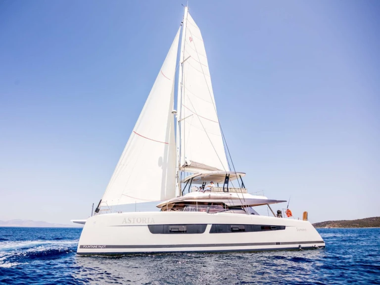 Catamaran à louer à Le Pirée au meilleur prix