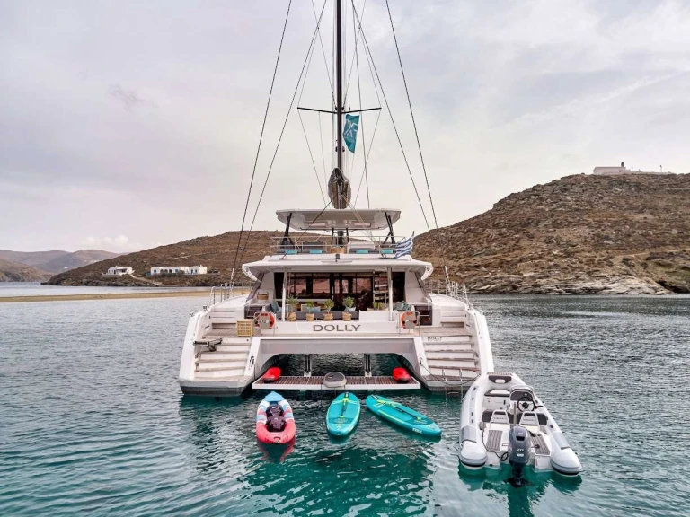 Location bateau Fountaine Pajot Fountaine Pajot Alegria 67 (5 cab) à Néa Péramos sur Samboat