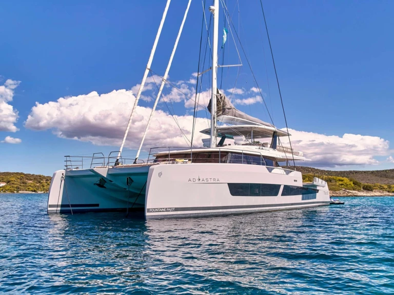 Catamaran à louer à Le Pirée au meilleur prix