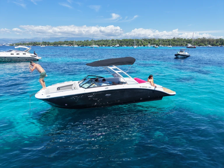 Sea Ray SDX 27 E a louer à Port La Napoule