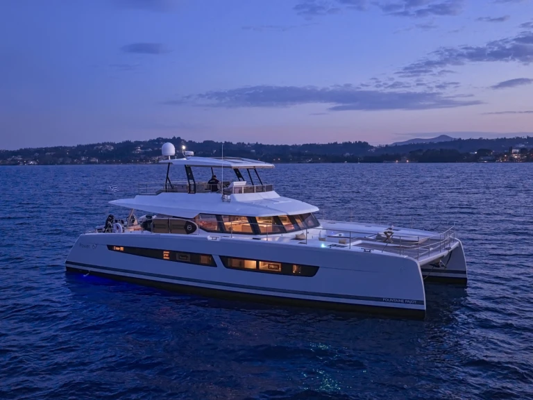 Location bateau Gouviá pas cher Fountaine Pajot Power Alegria 67 (5 cab)