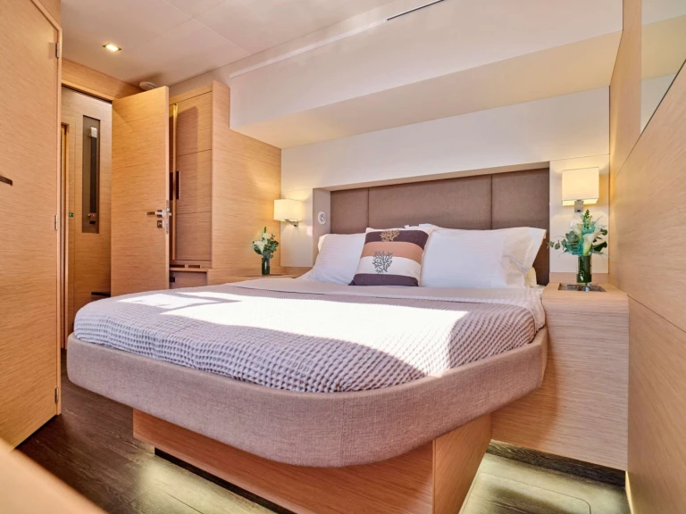Location à Néa Péramos - Fountaine Pajot Fountaine Pajot Alegria 67 (5 cab) sur SamBoat