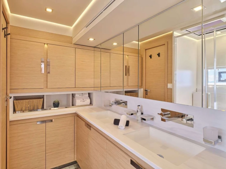 Louer Yacht avec ou sans skipper Fountaine Pajot à Néa Péramos