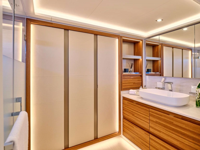 Louez un Fountaine Pajot Fountaine Pajot Power 80 (6 cab) à Álimos