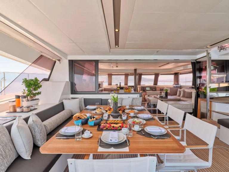 Yacht à louer à Álimos au meilleur prix