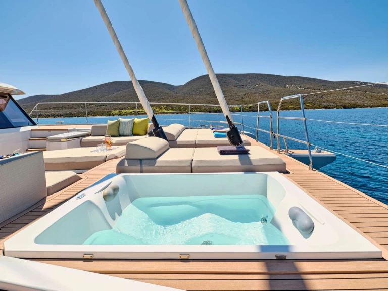 Location bateau Le Pirée pas cher Fountaine Pajot Thira 80