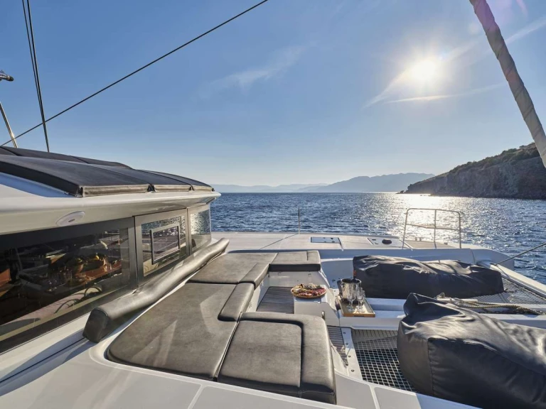 Catamaran à louer à Néa Péramos au meilleur prix