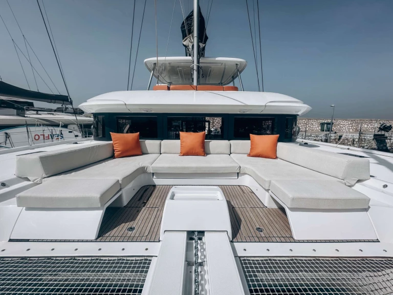 Louer Catamaran avec ou sans skipper Lagoon à Álimos