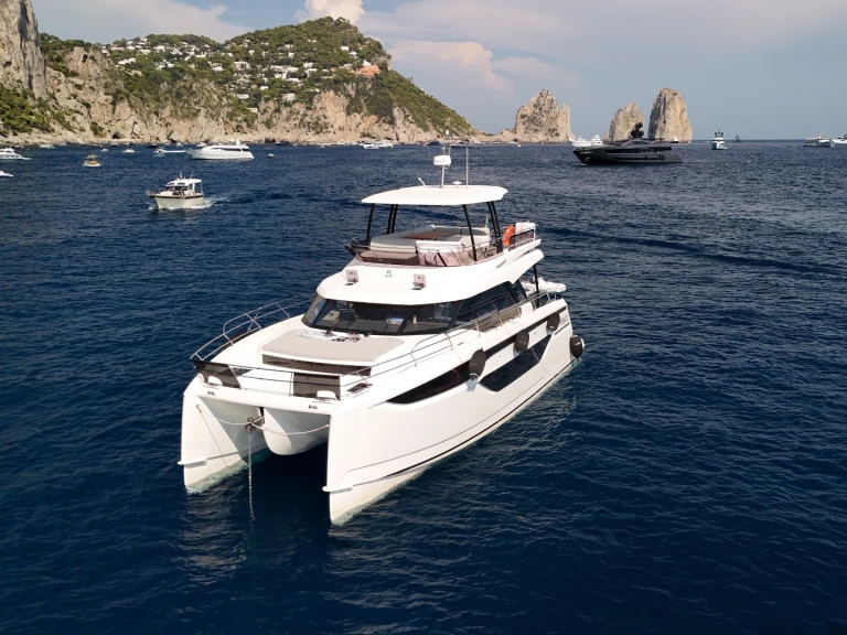 Louer Bateau à moteur avec ou sans skipper Prestige à Castellammare di Stabia