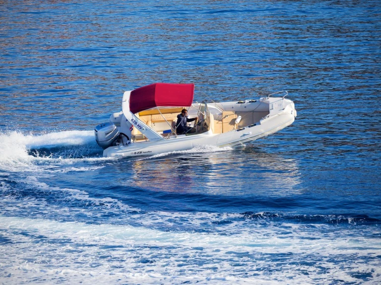 Louer Semi-rigide avec ou sans skipper Inmark-Marine à Hvar