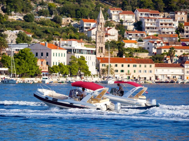 Semi-rigide à louer à Hvar au meilleur prix