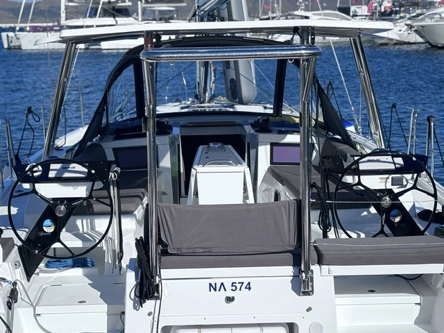 Location bateau Lávrio pas cher Dufour 44