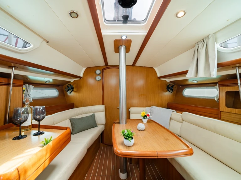 Louez un Jeanneau Sun Odyssey 36i à Néa Péramos