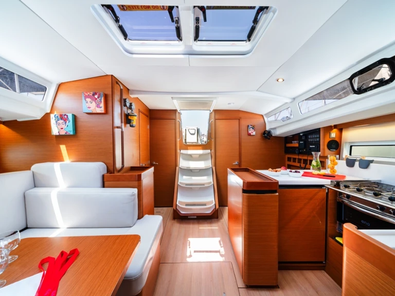 Location à Rhodes (Ville) - Jeanneau Sun Odyssey 440 sur SamBoat