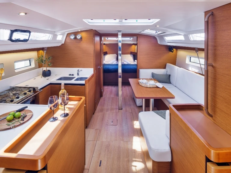 Louez un Jeanneau Sun Odyssey 440 à Néa Péramos