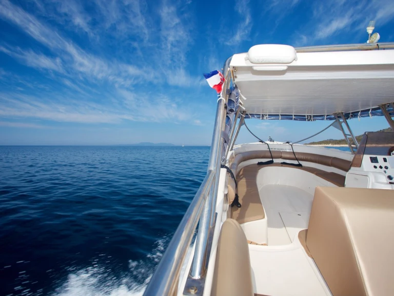 Aqua-Sport Enzo 35 a louer à Hvar