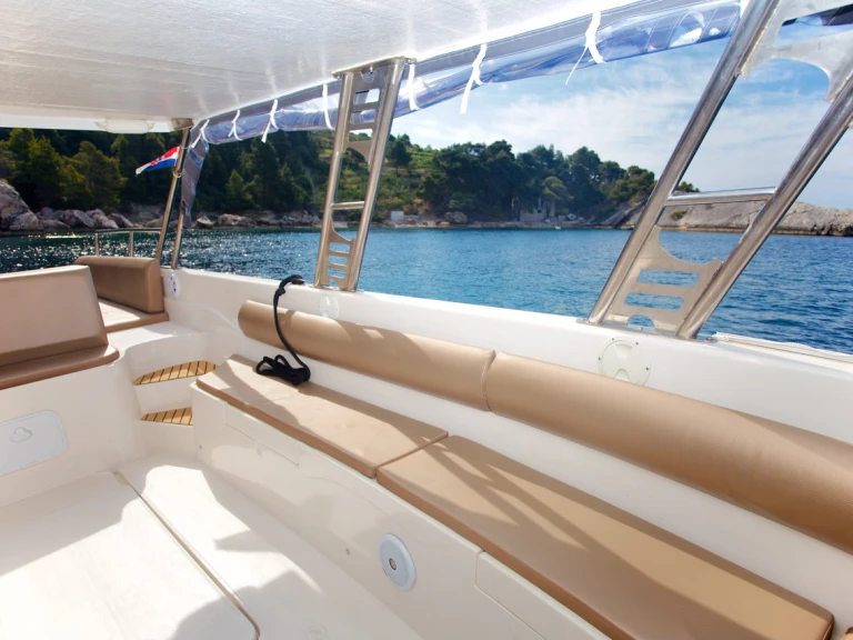 Location à Hvar - Aqua-Sport Enzo 35 sur SamBoat