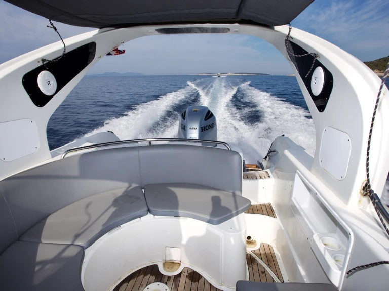 Location bateau Hvar pas cher Flyer 828