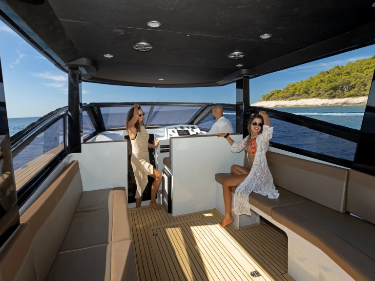 Location Bateau à moteur Custom Made avec permis