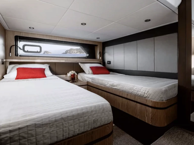 Location Yacht Azimut avec permis