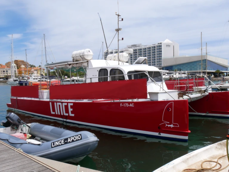 Custom Custom a louer à Vilamoura