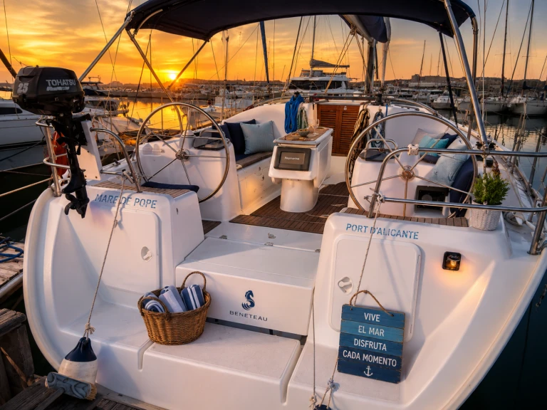 Location bateau Bénéteau Cyclades 43.3 à Port d'Alicante sur Samboat