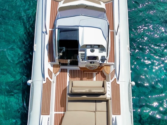 Location bateau Hyères pas cher Capelli 1000 WA