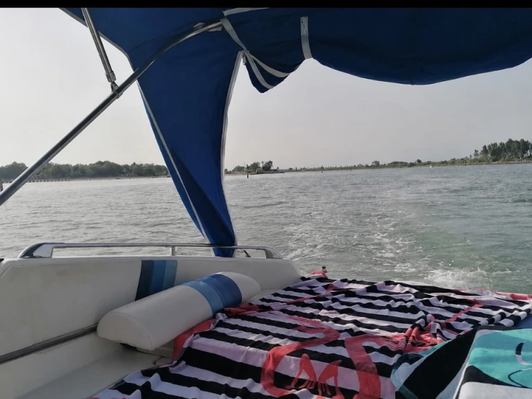 Location Bateau à moteur Acquaviva avec permis