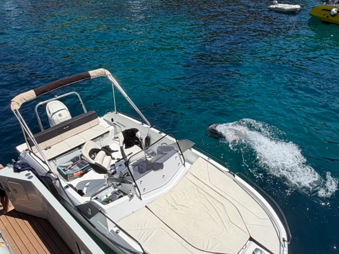 Louer Bateau à moteur avec ou sans skipper Bénéteau à France