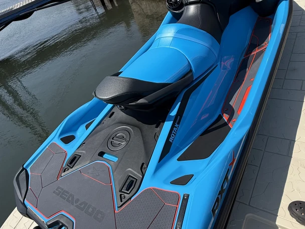 Sea-Doo RXT RS 325 a louer à Italie