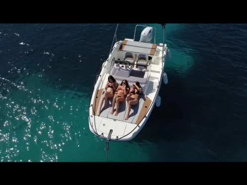 Louer Bateau à moteur avec ou sans skipper Bénéteau à Antibes