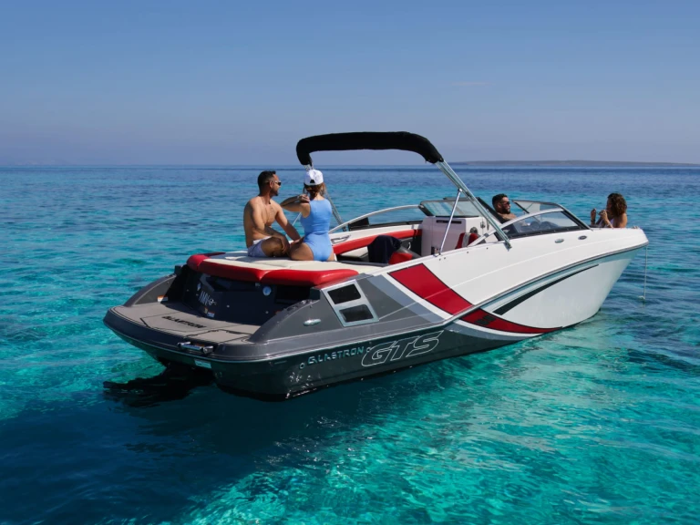 Bateau à moteur à louer à Ibiza (Ville) au meilleur prix