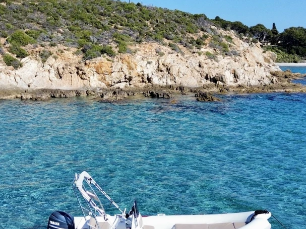Semi-rigide à louer à Hyères au meilleur prix