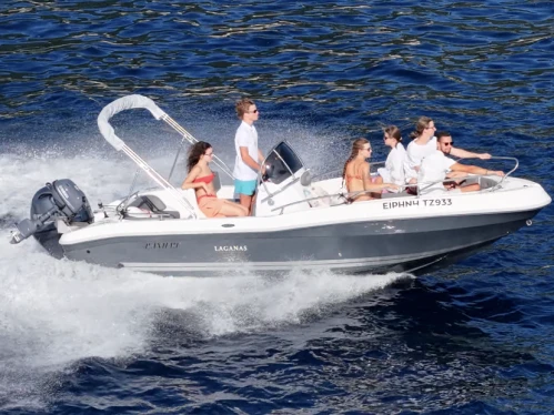 Louer Bateau à moteur avec ou sans skipper Ranieri à Laganás