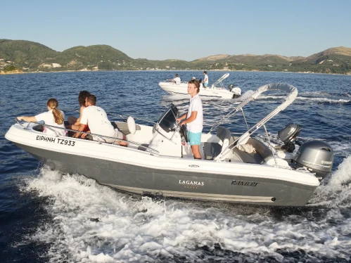 Bateau à moteur à louer à Laganás au meilleur prix
