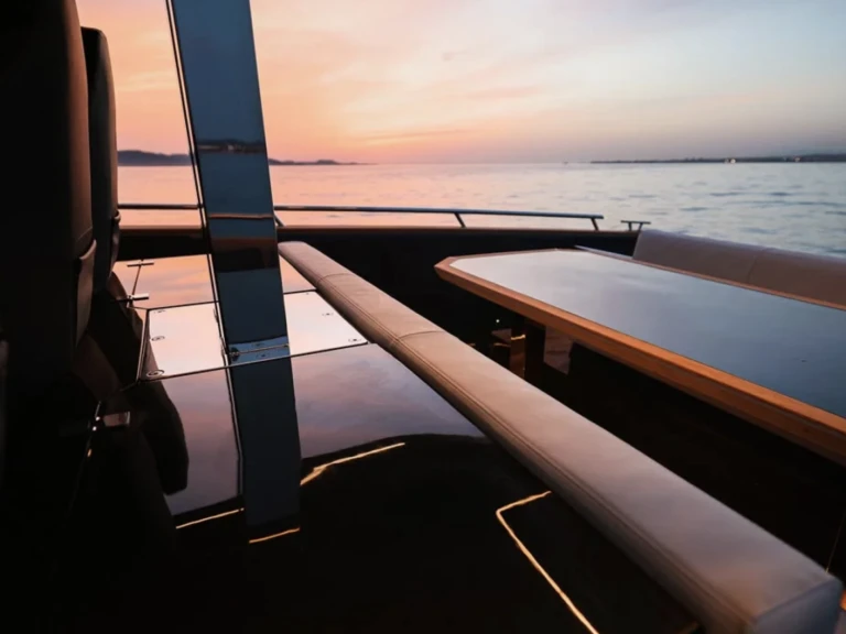 Location Bateau à moteur à Monaco - FORZA FOCUS 37