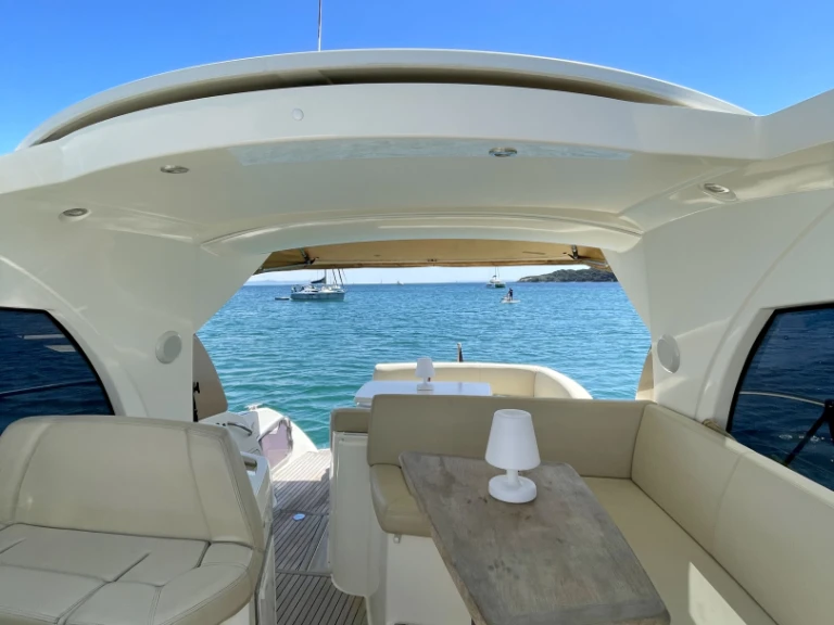 Louer Bateau à moteur avec ou sans skipper Jeanneau à Hyères