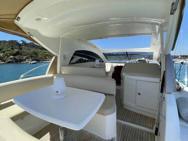 Location Bateau à moteur Jeanneau avec permis